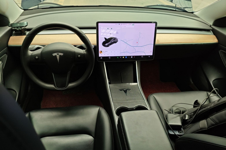 Tesla Model 3 2020 car image #11