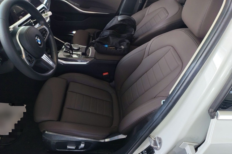 BMW 3 Series 2021 car image #19