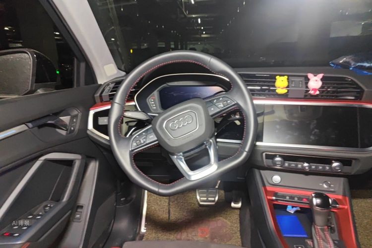 Audi Q3 2020 car image #12