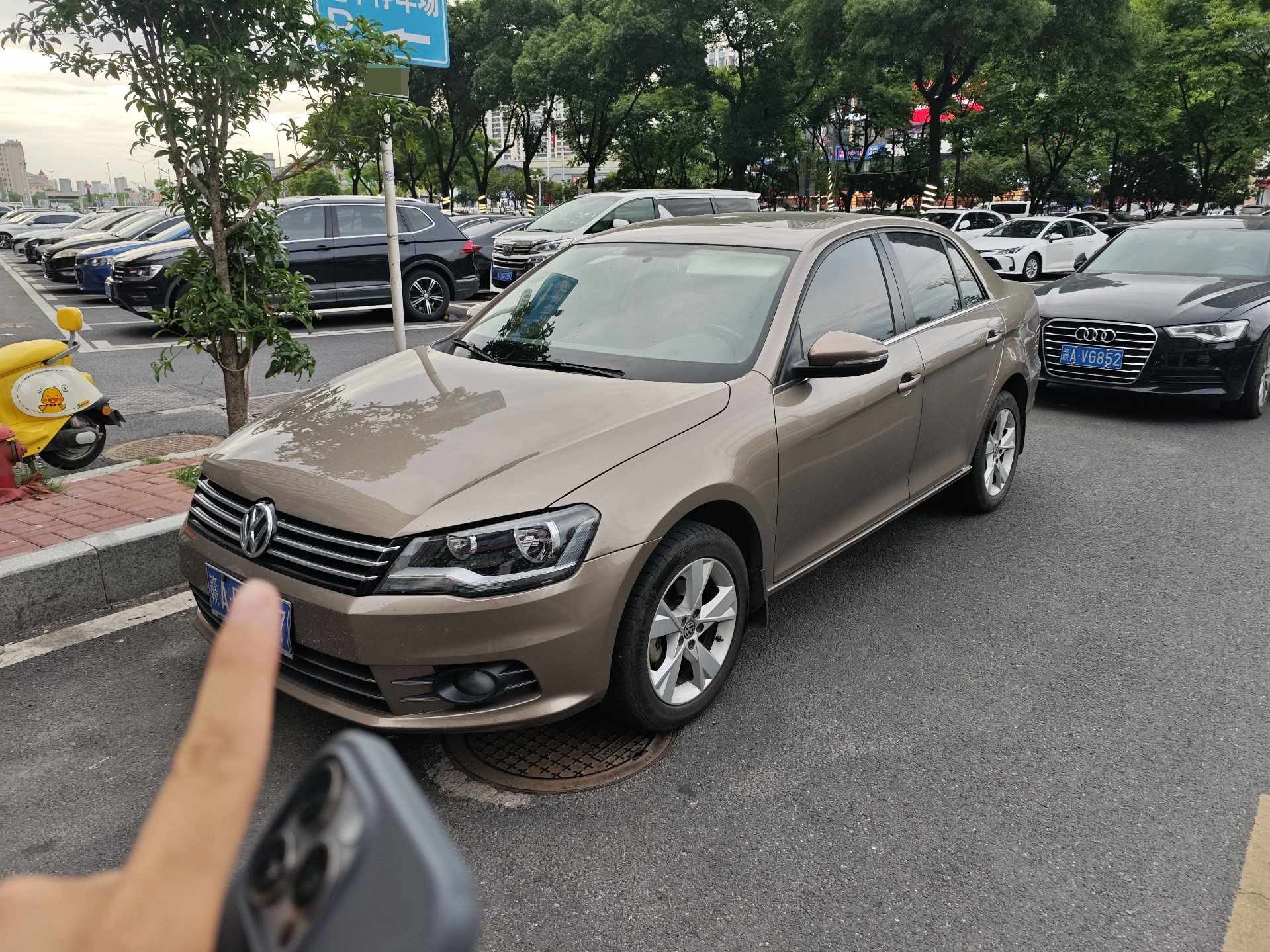 Volkswagen Bora 2015 car image 