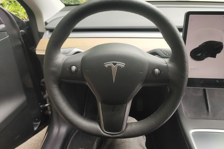 Tesla Model Y 2002 #11 Tesla Model Y 2002 car image #11
