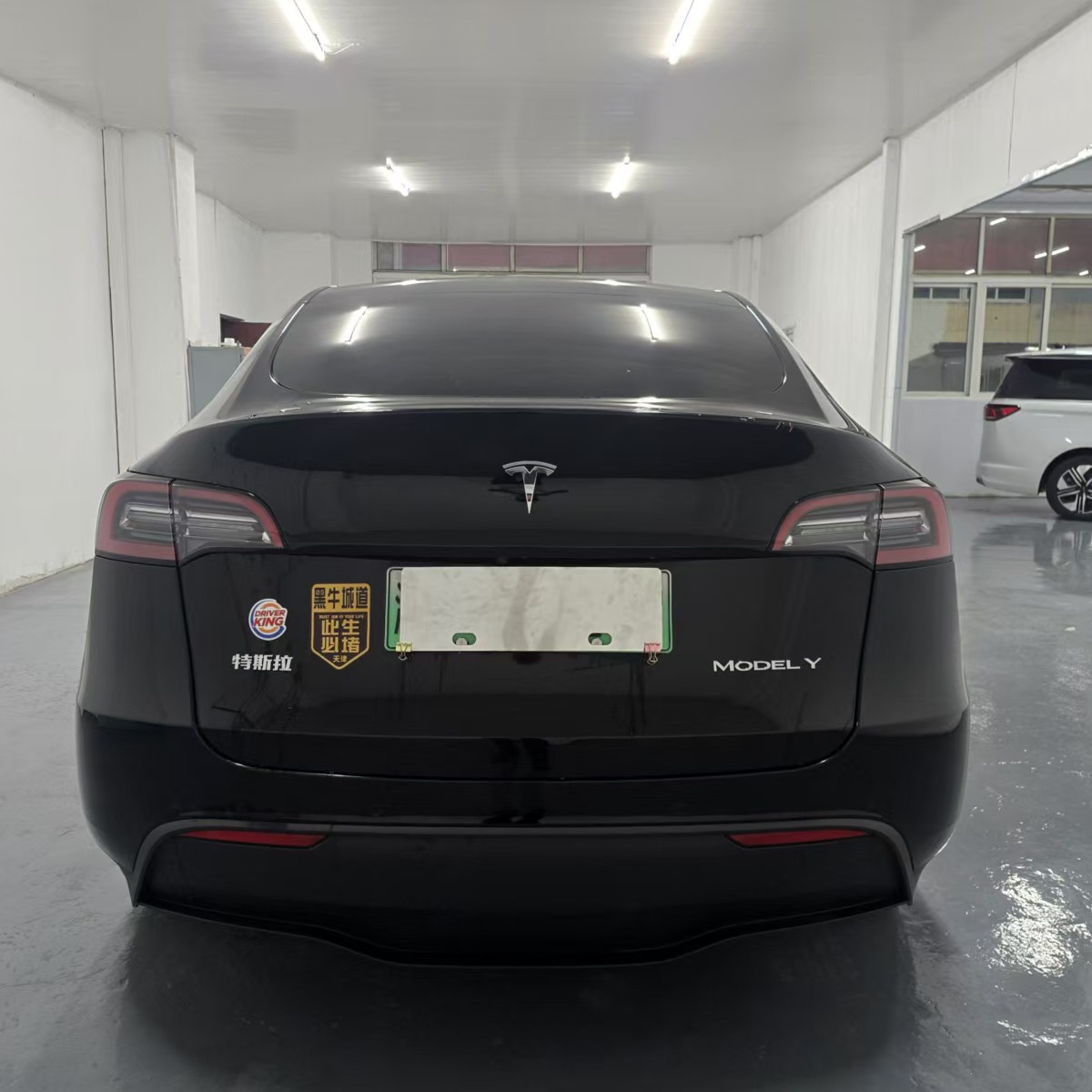 Tesla Model Y 2022 #6 Tesla Model Y 2022 car image #6