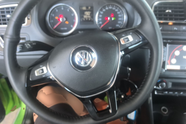 Volkswagen Polo 2015 #11 Volkswagen Polo 2015 car image #11