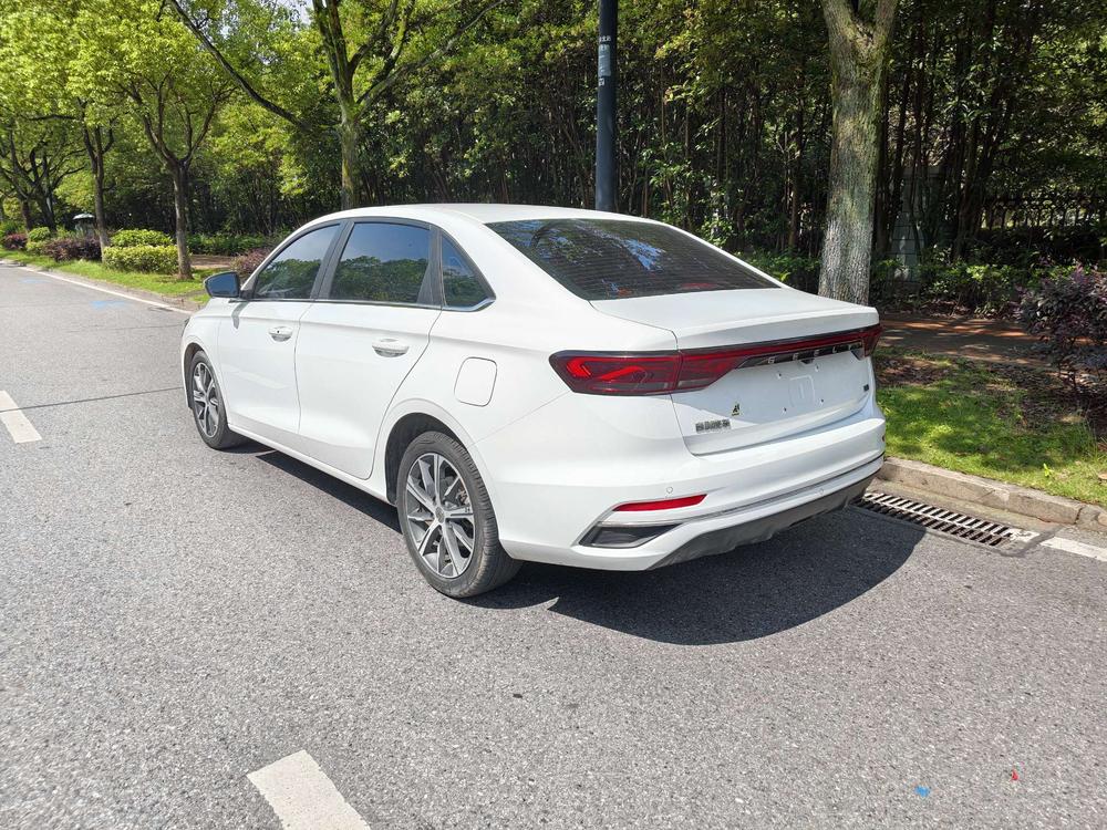 GEELY Emgrand 2021 car image #4