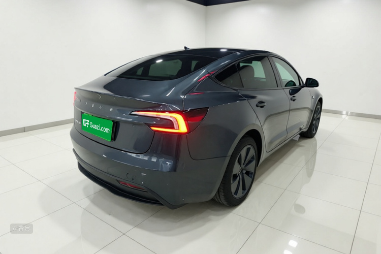 Tesla Model 3 2025 car image #5