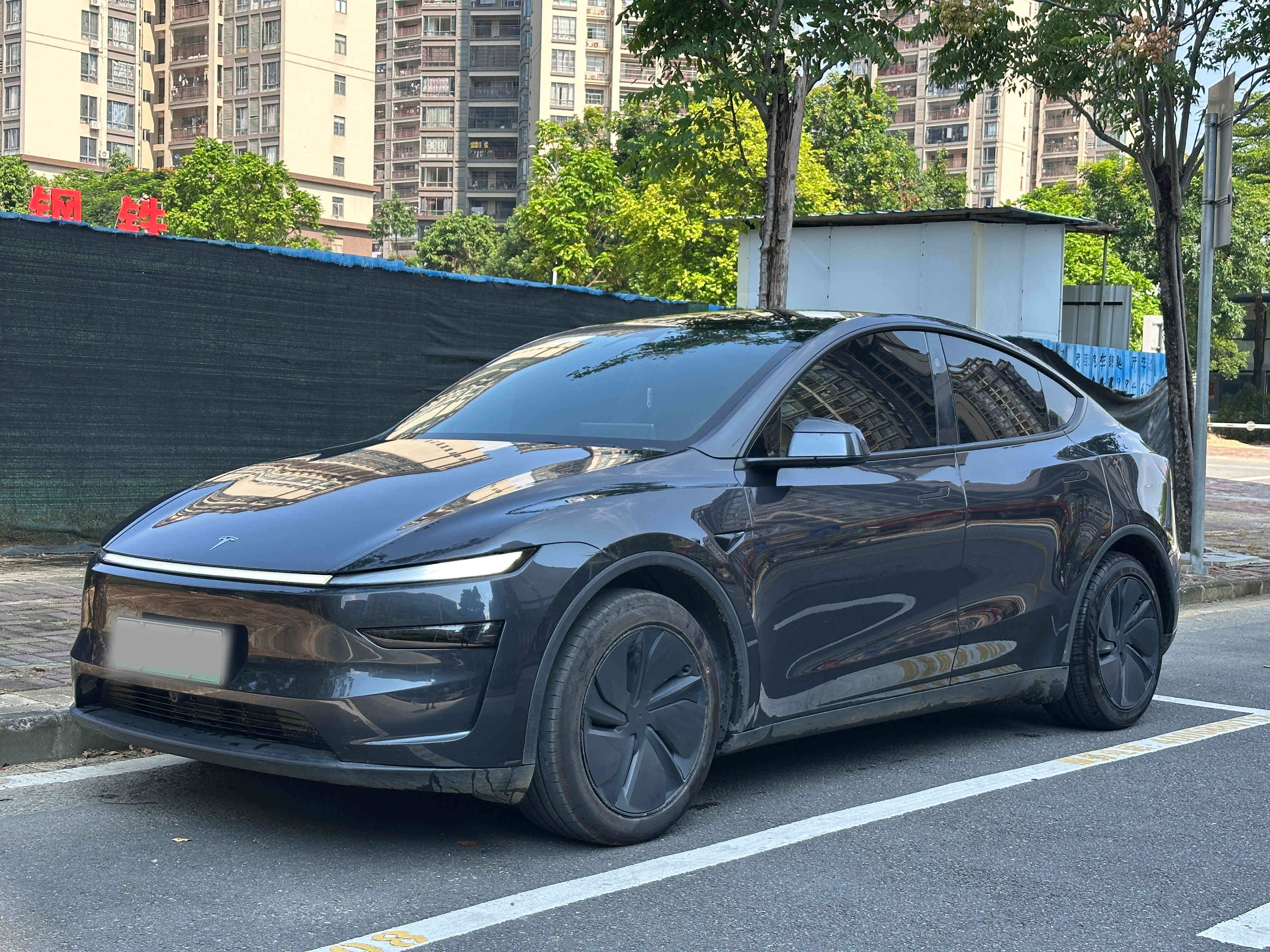 Tesla Model Y 2025 #2 Tesla Model Y 2025 car image #2
