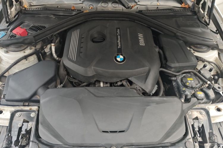 BMW 3 Series 2018 car image #22