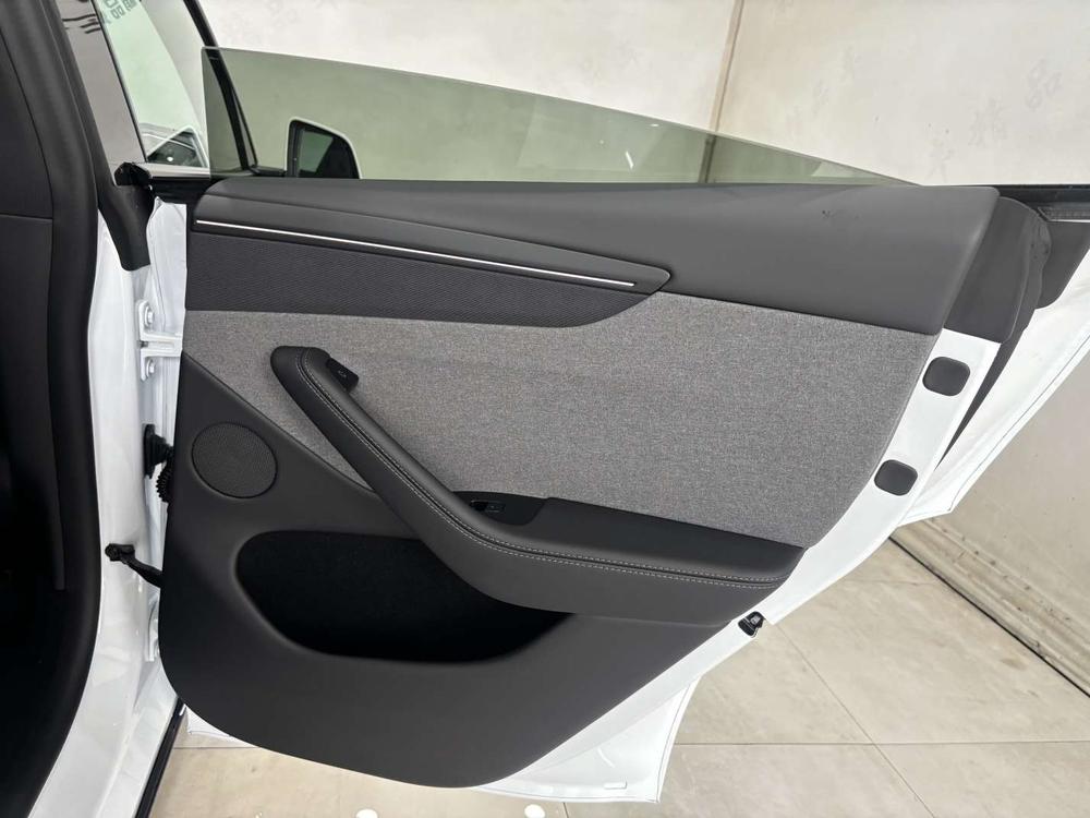 Tesla Model Y 2026 #15 Tesla Model Y 2026 immagine di auto #15