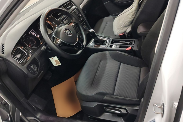 Volkswagen Golf 2018 car image #15