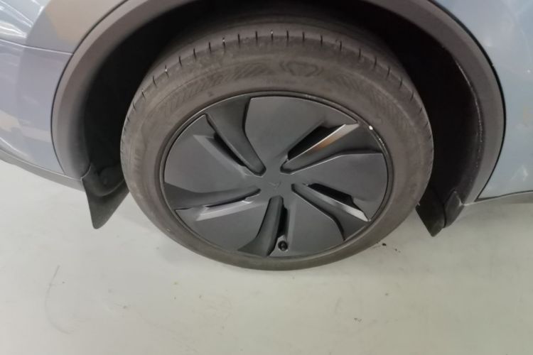 Tesla Model Y 2025 #10 Tesla Model Y 2025 immagine di auto #10