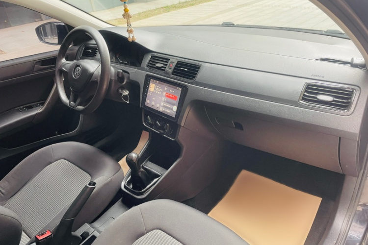 Volkswagen Santana 2017 car image #18