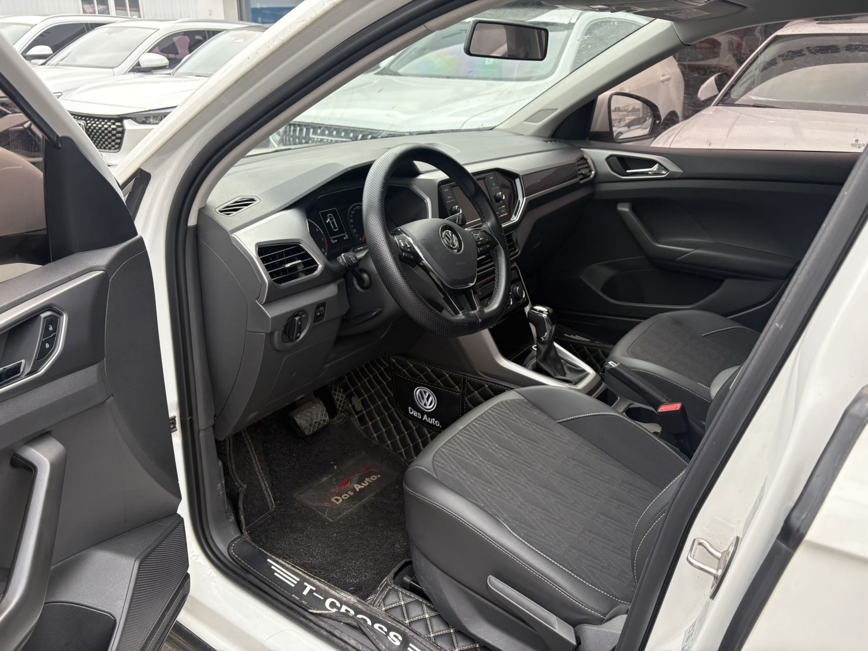 Volkswagen T-Cross 2020 #2 Volkswagen T-Cross 2020 car image #2