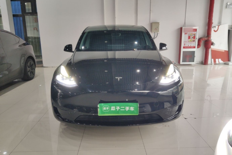 Tesla Model Y 2023 #3 Tesla Model Y 2023 car image #3