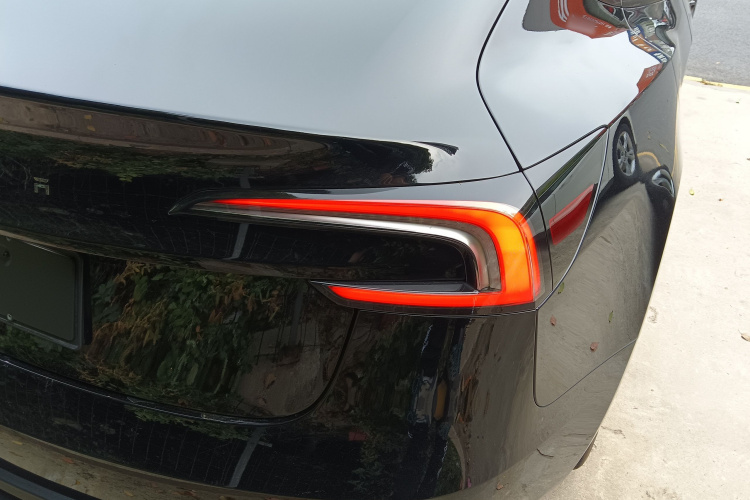 Tesla Model 3 2024 immagine di auto #8