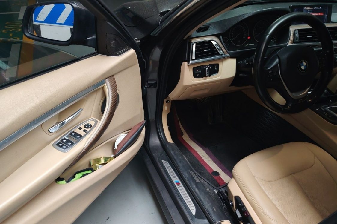 BMW 3 Series 2012 car image #23