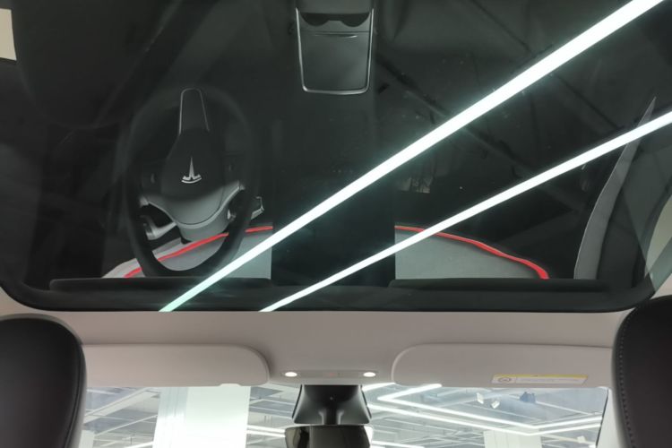 Tesla Model Y 2023 car image #18