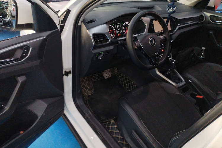 Volkswagen T-Cross 2021 immagine di auto #12