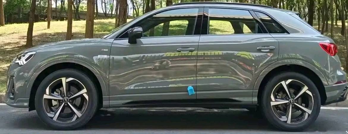 Audi Q3 2025 car image #2