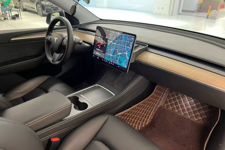 Tesla Model Y 2021 #9 Tesla Model Y 2021 car image #9