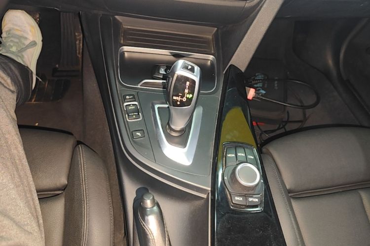 BMW 3 Series 2018 car image #14