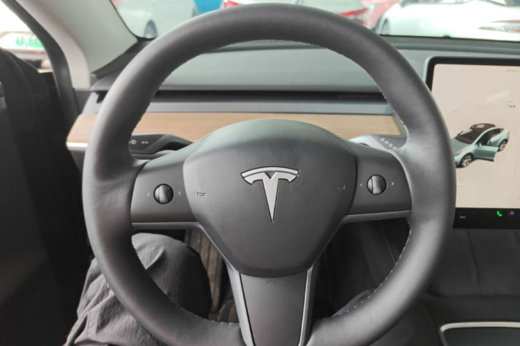 Tesla Model Y 2023 #11 Tesla Model Y 2023 immagine di auto #11
