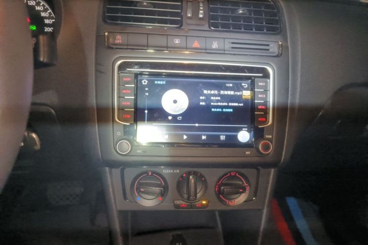 Volkswagen Polo 2019 car image #13