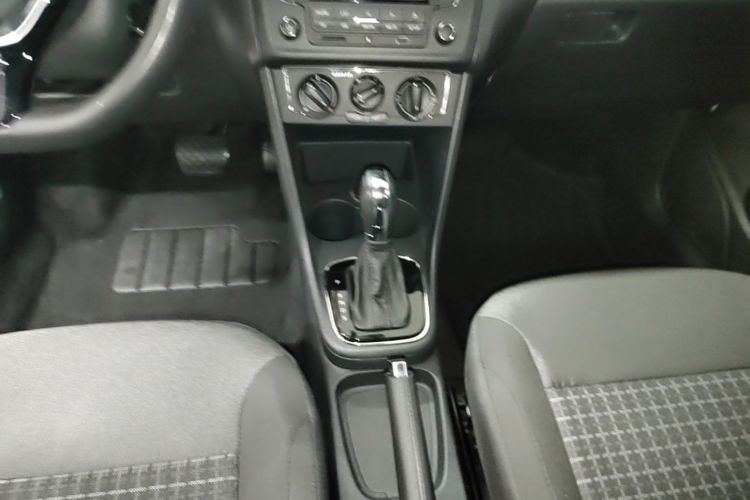 Volkswagen Polo 2017 car image #14