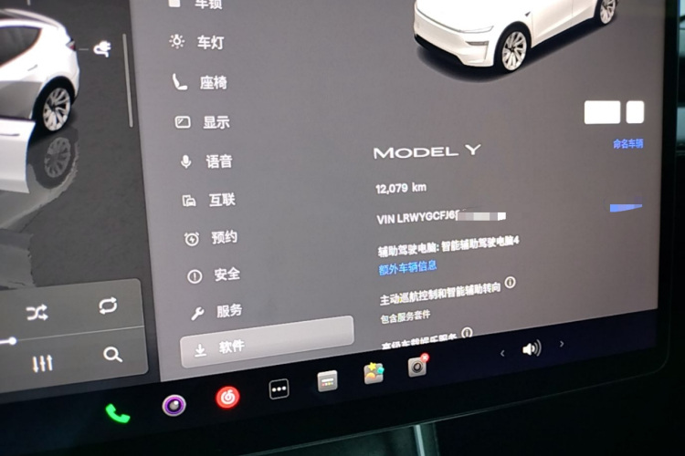 Tesla Model Y 2025 car image #12