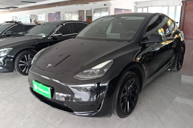 Tesla Model Y 2022 car image #2