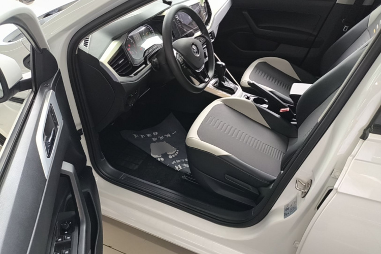 Volkswagen Polo 2021 car image #16