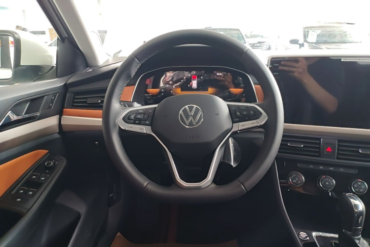 Volkswagen Bora 2025 car image #11
