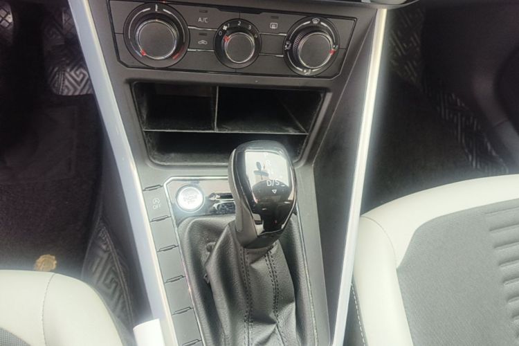 Volkswagen Polo 2021 car image #14