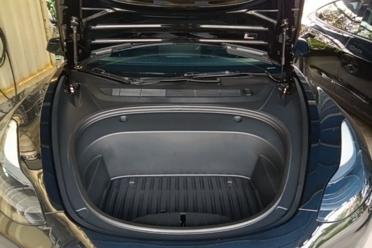 Tesla Model 3 2023 car image #20
