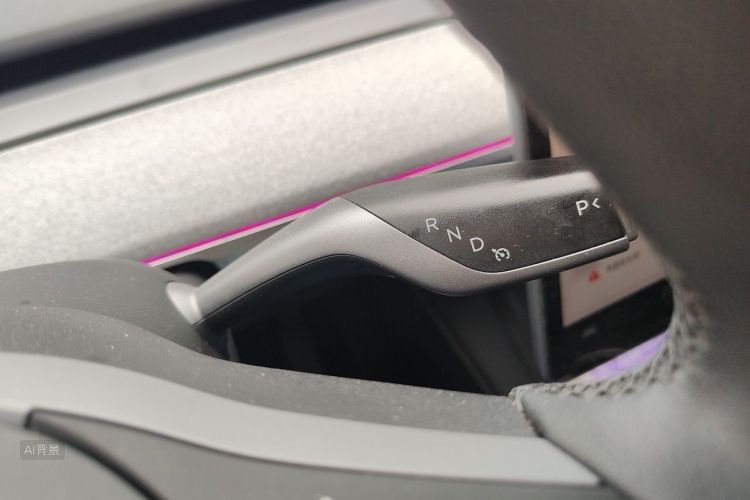 Tesla Model Y 2024 car image #16