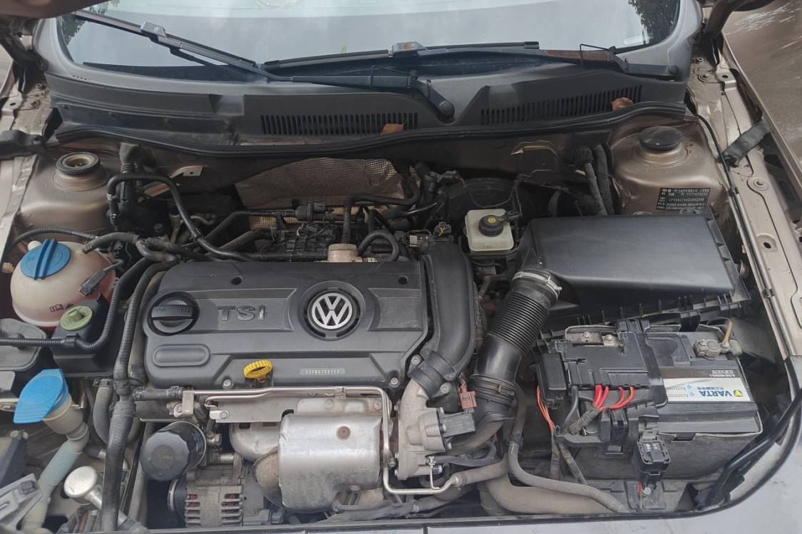 Volkswagen Bora 2013 car image #10