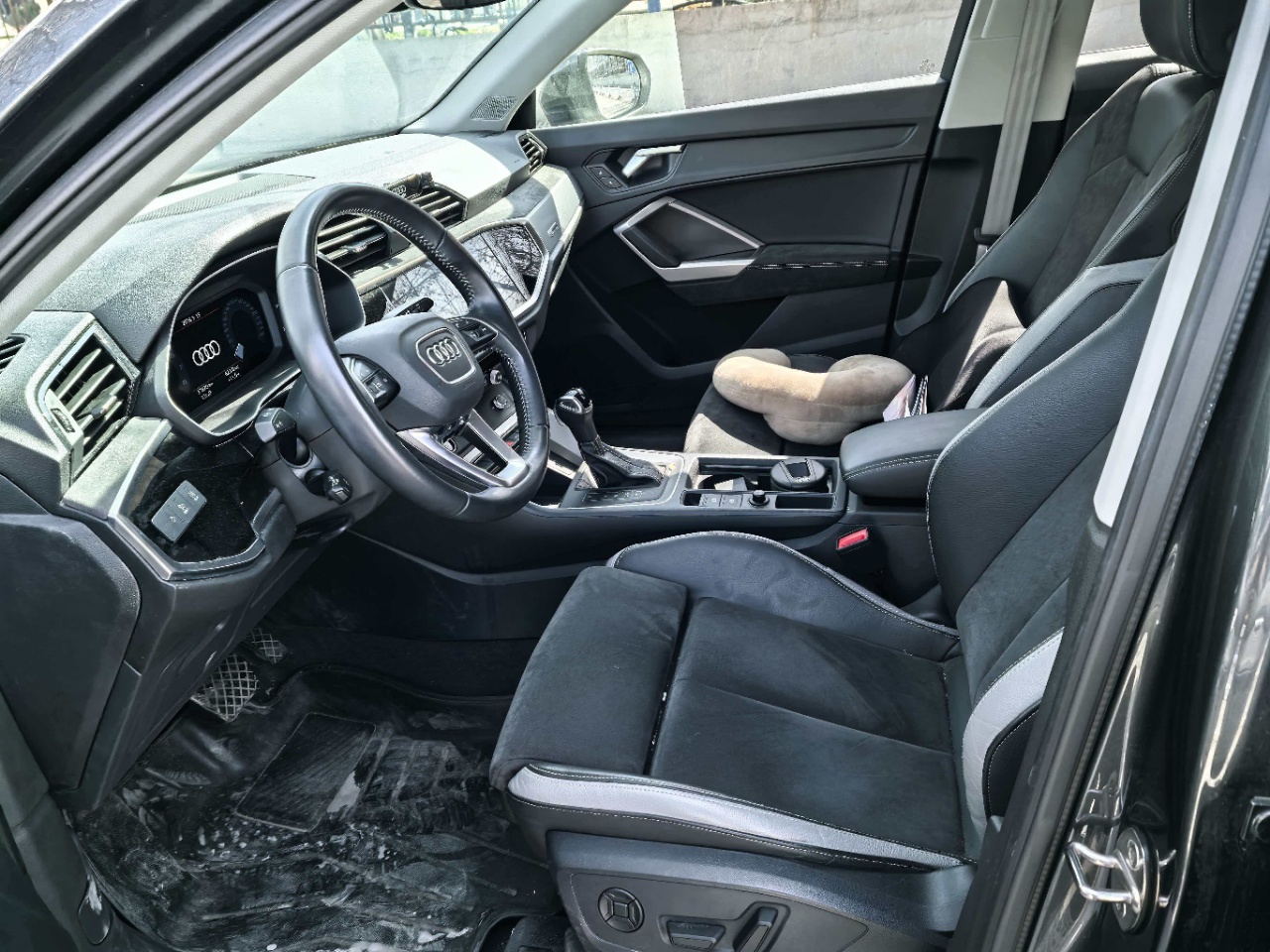 Audi Q3 2023 car image #4