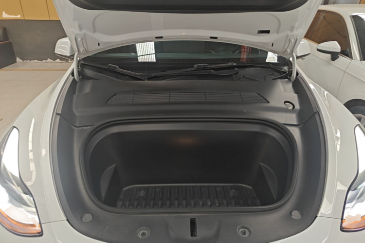 Tesla Model Y 2021 #20 Tesla Model Y 2021 car image #20