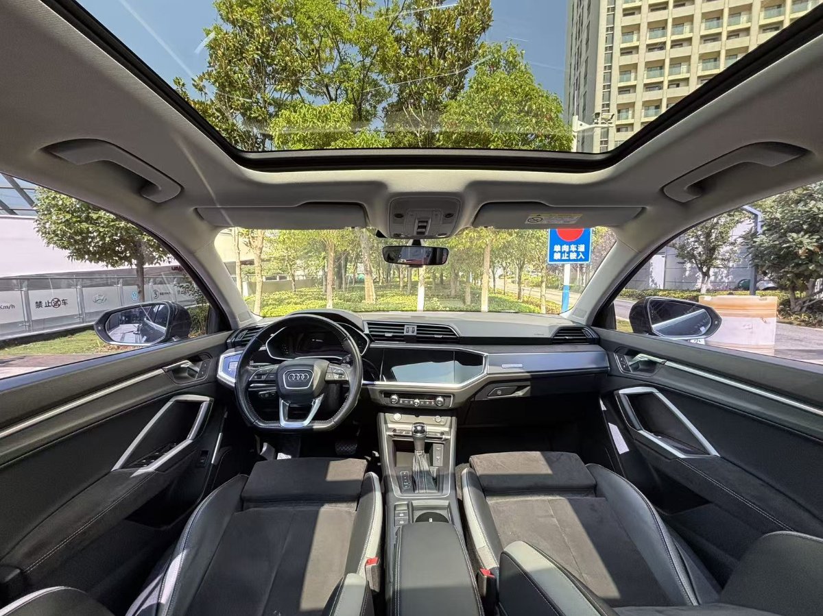 Audi Q3 2019 car image #5