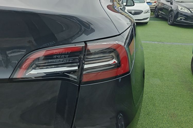 Tesla Model Y 2024 #8 Tesla Model Y 2024 car image #8