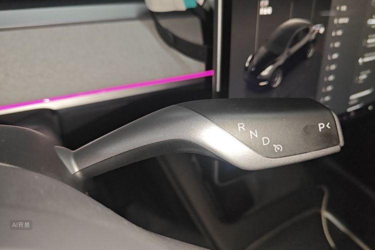 Tesla Model Y 2023 صورة سيارة #16