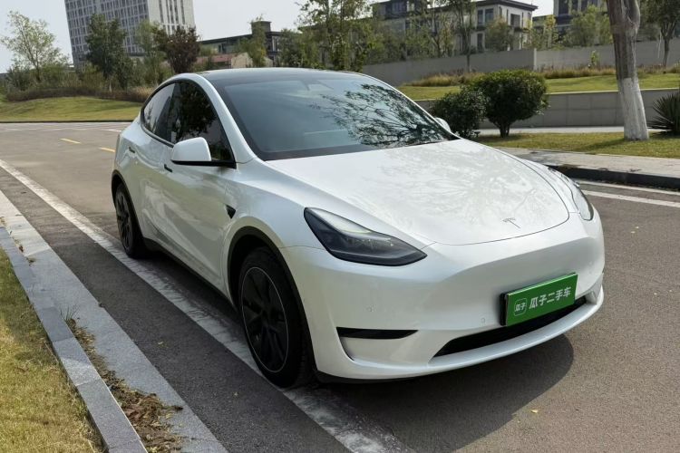 Tesla Model Y 2022 #4 Tesla Model Y 2022 car image #4