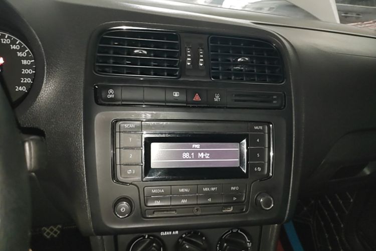 Volkswagen Polo 2019 car image #13