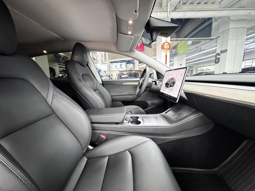 Tesla Model Y 2022 car image #13