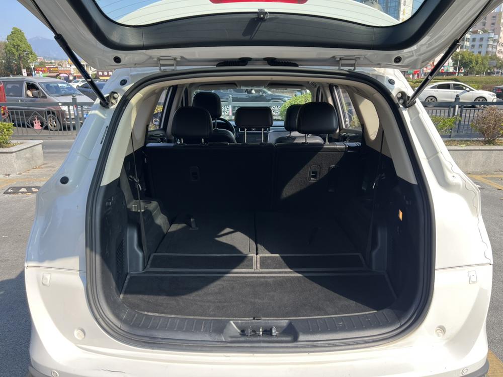2018 #18 2018 car image #18
