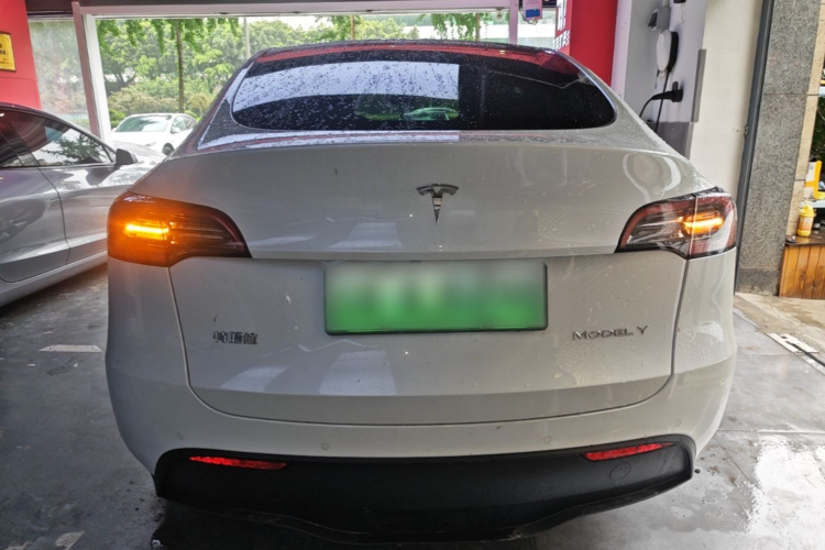 Tesla Model Y 2023 #4 Tesla Model Y 2023 car image #4