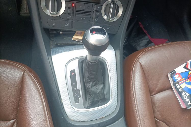 Audi Q3 2015 car image #14
