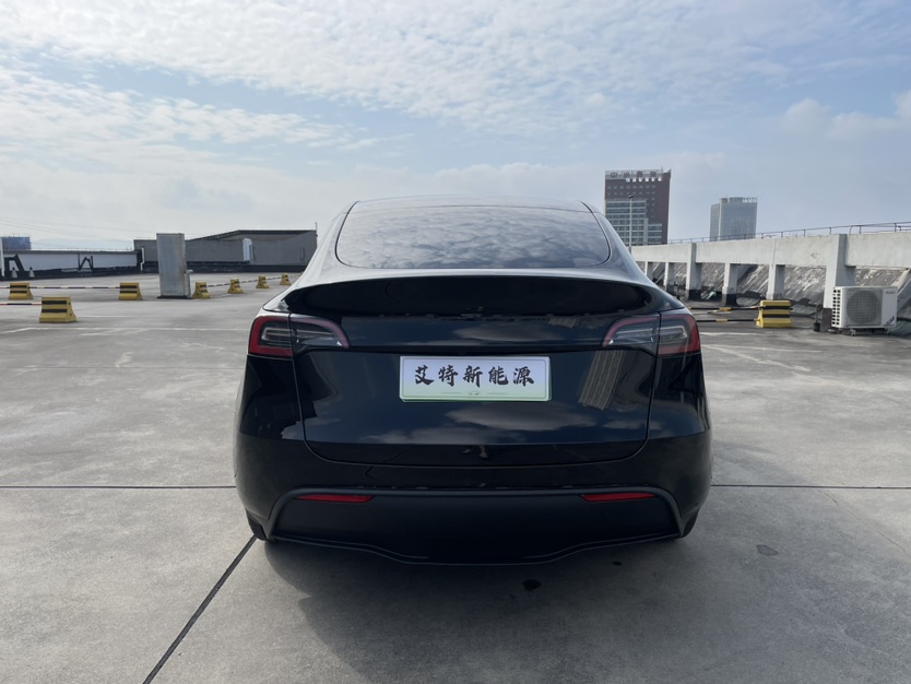 Tesla Model Y 2023 #6 Tesla Model Y 2023 car image #6