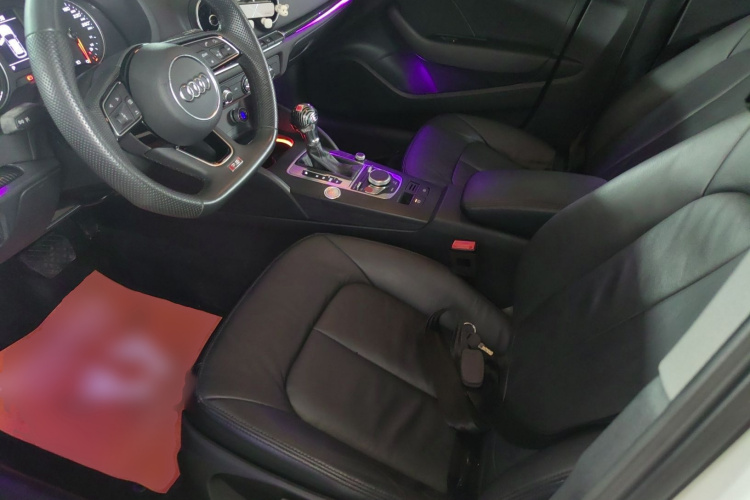 Audi A3 2019 car image #17