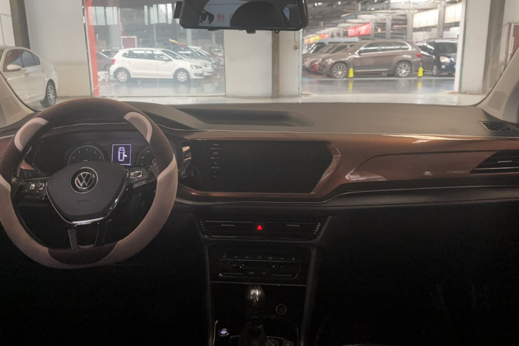 Volkswagen Tharu 2021 car image #11
