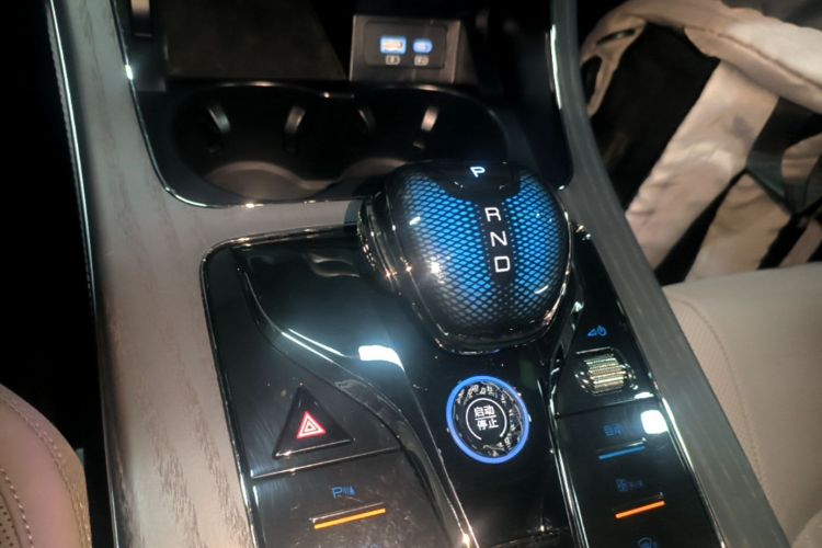 BYD Han 2025 imagem de carro #14